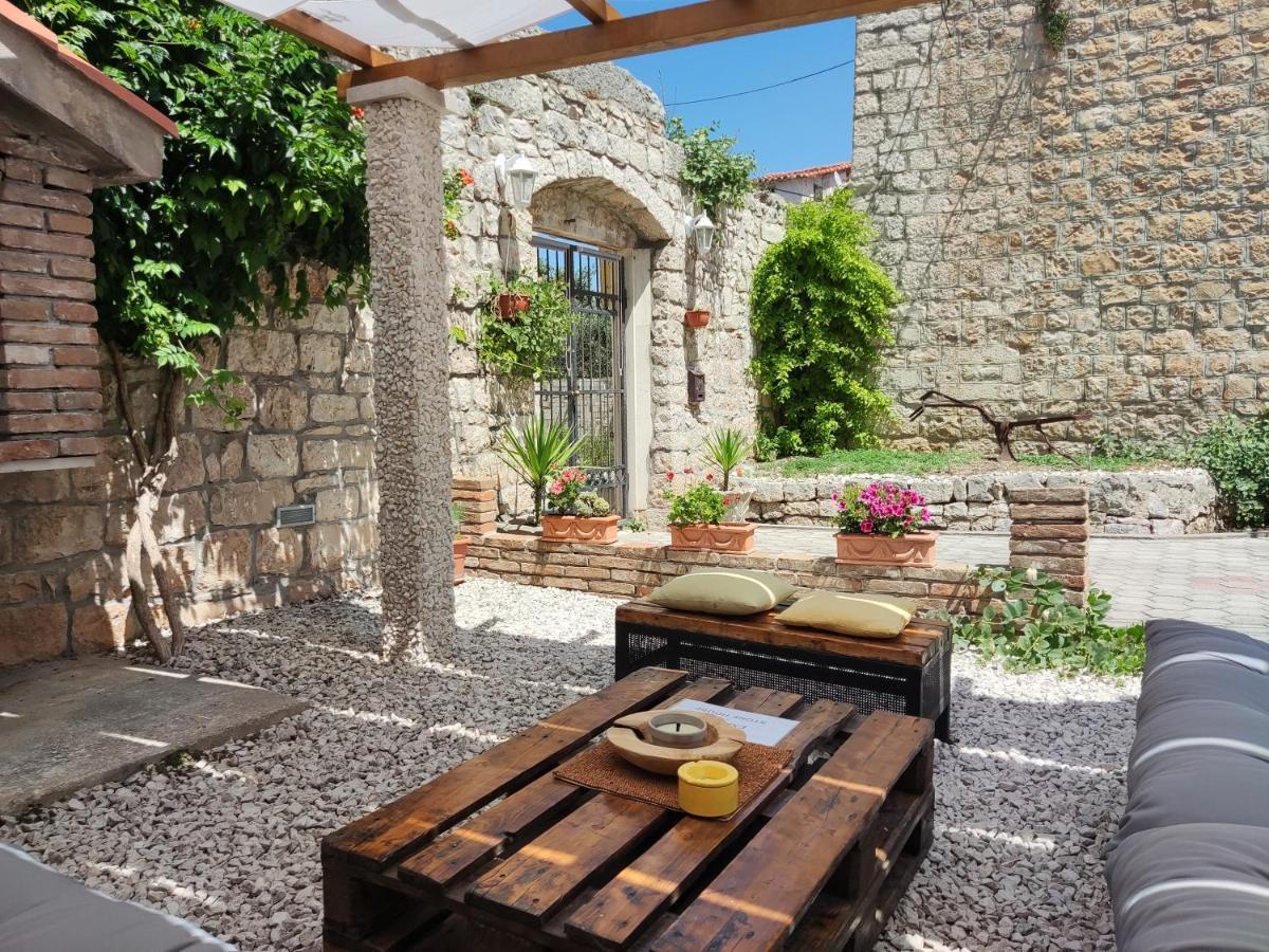 Guest House Klaudija Trogir Eksteriør bilde
