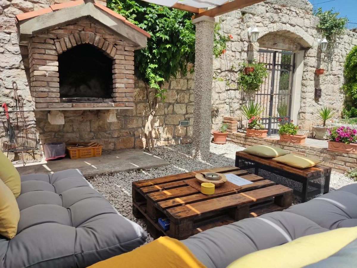 Guest House Klaudija Trogir Eksteriør bilde