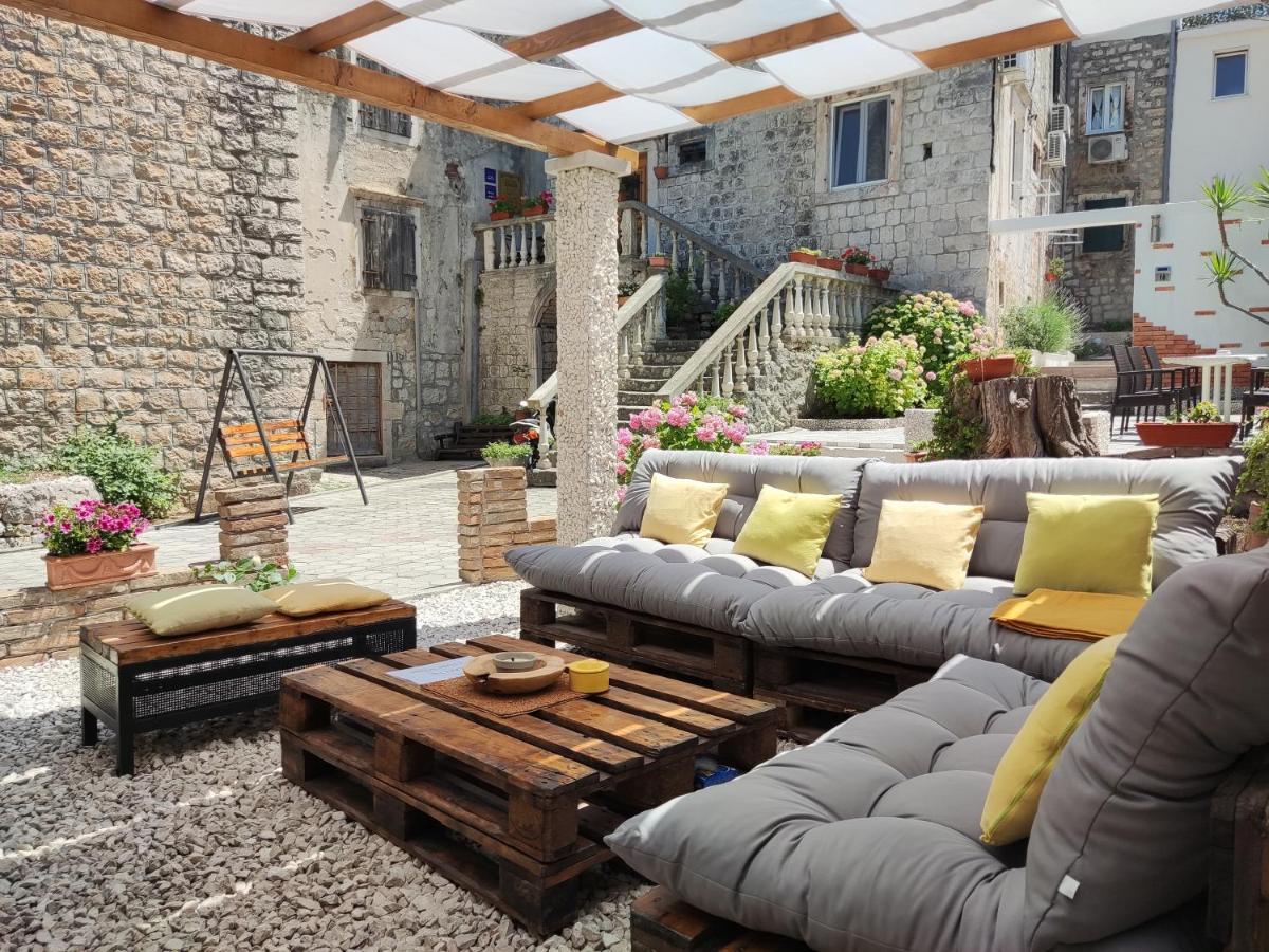 Guest House Klaudija Trogir Eksteriør bilde