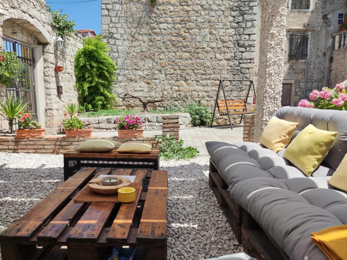 Guest House Klaudija Trogir Eksteriør bilde