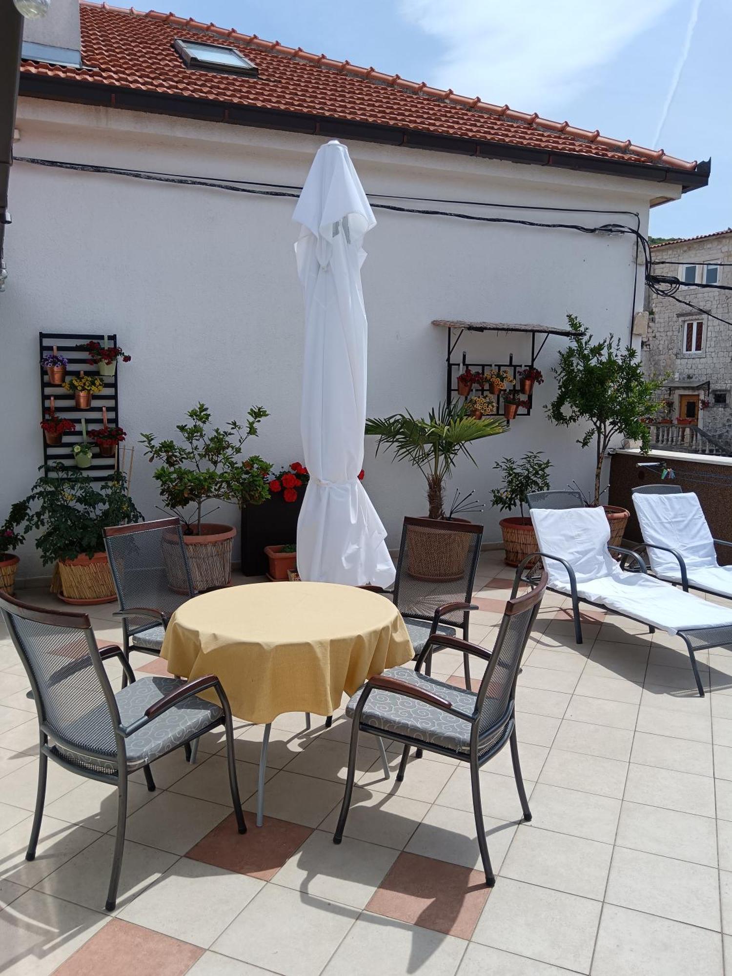 Guest House Klaudija Trogir Eksteriør bilde