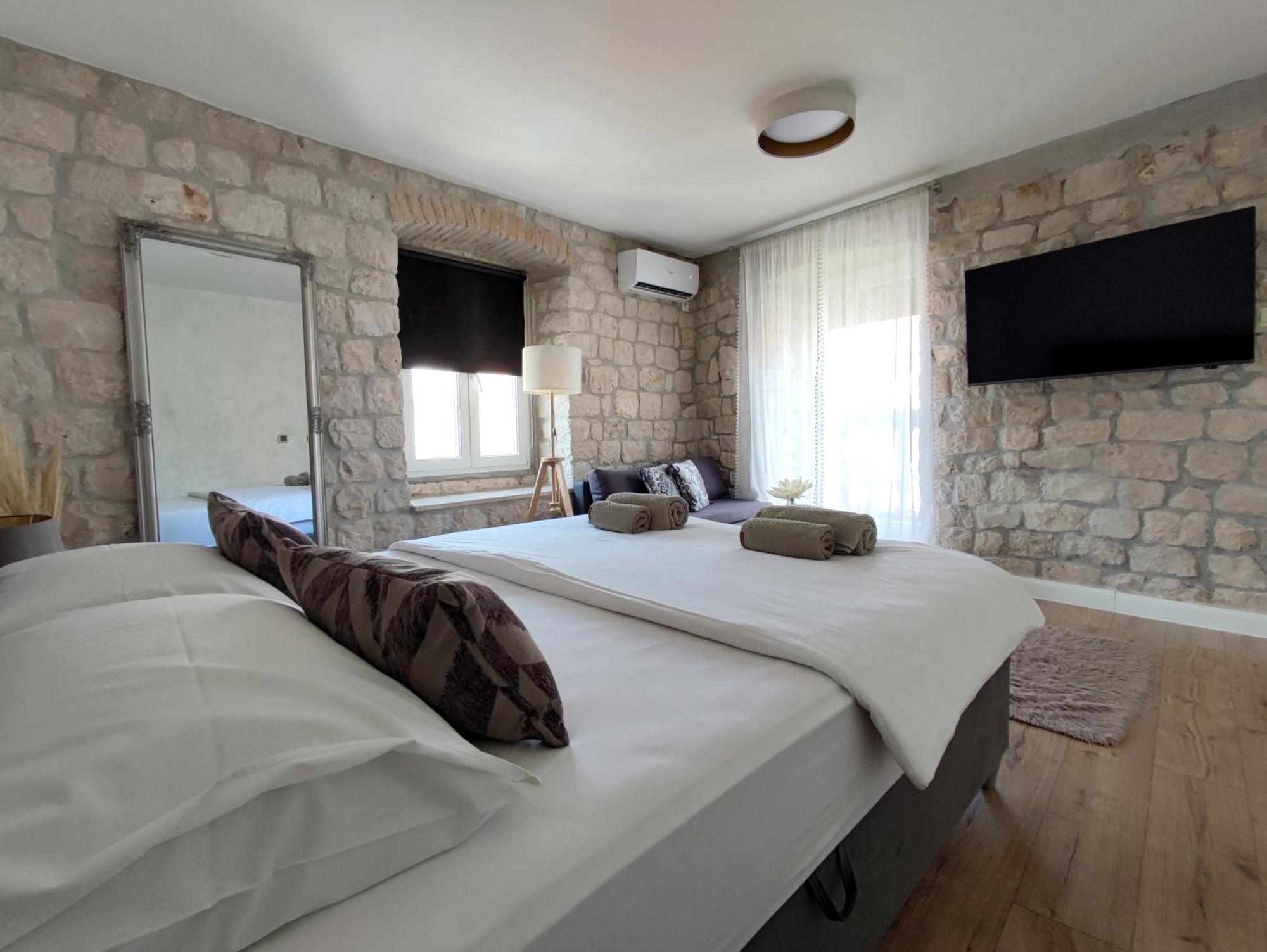 Guest House Klaudija Trogir Eksteriør bilde