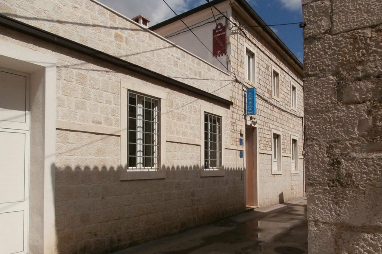Guest House Klaudija Trogir Eksteriør bilde